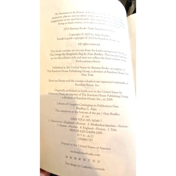 Mystery “The Sweetness At The Bottom Of The Pie” By Alan Bradley Paperback 2010 - Picture 3 of 4